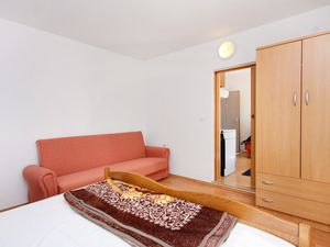 23928225-Ferienwohnung-2-Murter-300x225-4