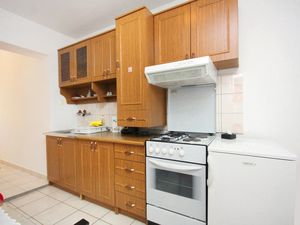 23928223-Ferienwohnung-4-Murter-300x225-3