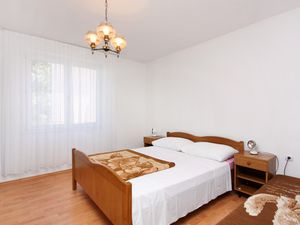 23928223-Ferienwohnung-4-Murter-300x225-4