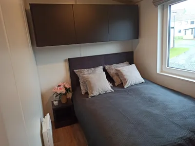 Schlafzimmer mit Doppelbett