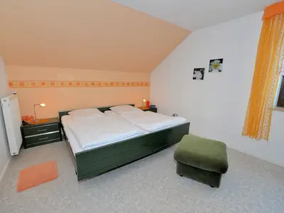 Schlafzimmer 2
