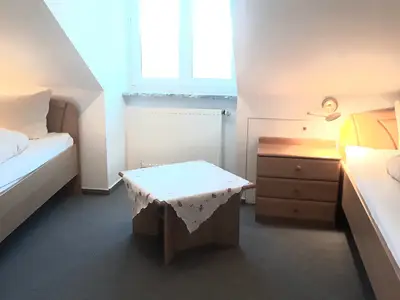 Schlafzimmer 2