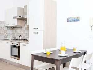 22348333-Ferienwohnung-6-Neapel-300x225-0