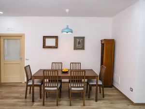 22793801-Ferienwohnung-8-Neapel-300x225-1