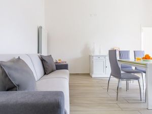 23648052-Ferienwohnung-6-Neapel-300x225-3