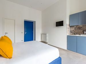 23670557-Ferienwohnung-2-Neapel-300x225-5