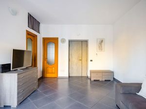 23969373-Ferienwohnung-4-Neapel-300x225-4