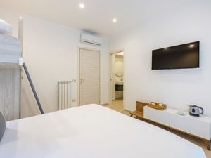 23971534-Ferienwohnung-3-Neapel-300x225-1