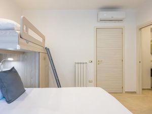 23971534-Ferienwohnung-3-Neapel-300x225-4