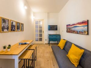 24018656-Ferienwohnung-5-Neapel-300x225-2