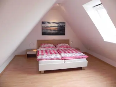 Doppelbett in der Ferienwohnung Auer Lun in Nebel auf Amrum