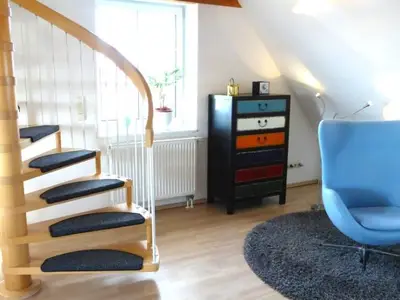 Sessel und Treppe in der Ferienwohnung Auer Lun in Nebel aufAmrum
