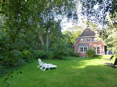 Garten zu der Ferienwohnung Anne in Nebel auf Amrum