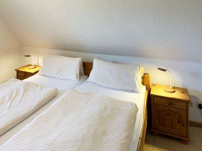 Schlafzimmer in der Ferienwohnung Üüs Aran 1 in Süddorf auf Amrum