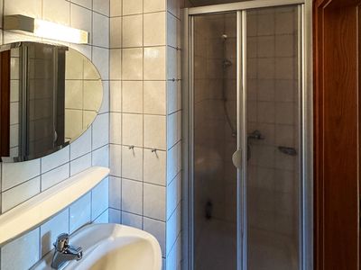 Badezimmer in der Ferienwohnung Üüs Aran 1 in Süddorf auf Amrum