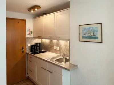 Offene Küche in der 1-Raum-Ferienwohnung Üüs Aran 3 in Süddorf auf Amrum