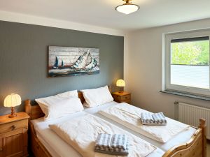 Schlafzimmer in der Ferienwohnung Üüs Aran 4 in Süddorf auf Amrum