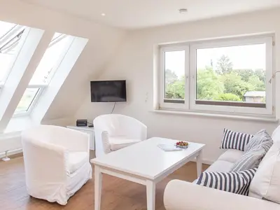 Wohnzimmer mit neuer Fensterfront mit Blick auf das Watt