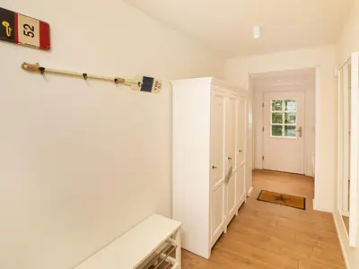 Eingangstür und Flur der Ferienwohnung "Paradies"