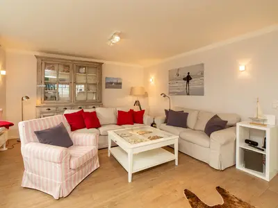 Wohnzimmer mit Sofaecke in der Ferienwohnung "Paradies"