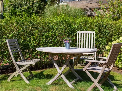 Gartenmöbel der Wohnung Hafis 12