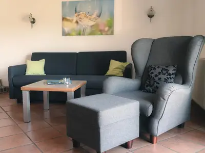 Fewo Chardonnay: Wohnraum mit Küche