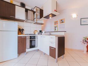 23931647-Ferienwohnung-4-Nemira-300x225-4