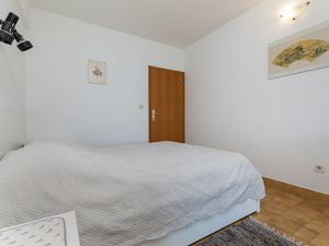 23927016-Ferienwohnung-4-Nemira-300x225-3