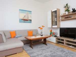 23933172-Ferienwohnung-8-Nemira-300x225-1