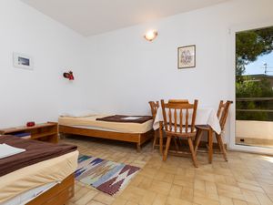 23927020-Ferienwohnung-4-Nemira-300x225-2