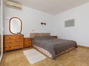 23927022-Ferienwohnung-4-Nemira-300x225-2