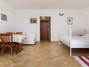 23927021-Ferienwohnung-4-Nemira-300x225-3