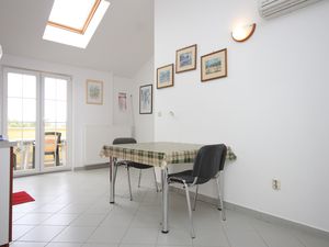 18324032-Ferienwohnung-2-Nerezine-300x225-1