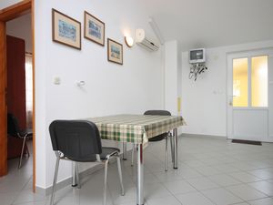 18324032-Ferienwohnung-2-Nerezine-300x225-2