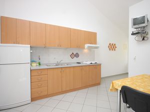 18322854-Ferienwohnung-4-Nerezine-300x225-3