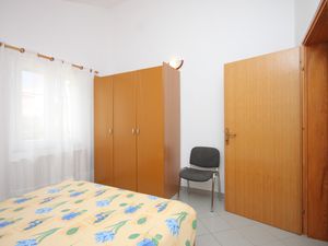 18322854-Ferienwohnung-4-Nerezine-300x225-5