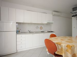 18321846-Ferienwohnung-4-Nerezine-300x225-4