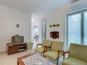 18322038-Ferienwohnung-7-Nerezine-300x225-2