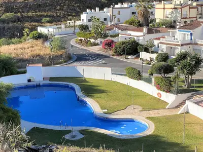 PoolOfHouse