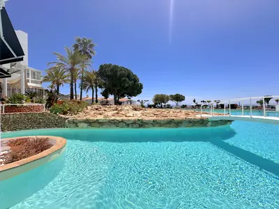 PoolOfHouse