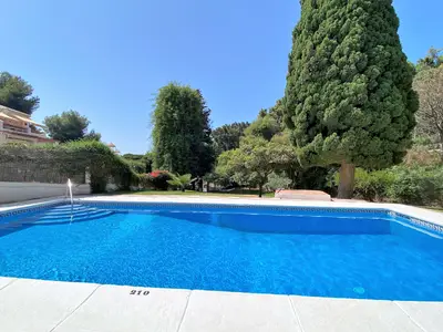 PoolOfHouse
