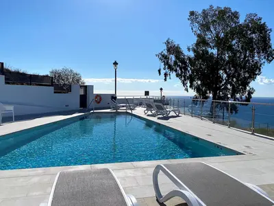 PoolOfHouse