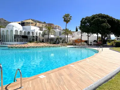 PoolOfHouse