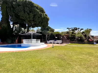 PoolOfHouse