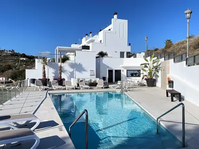 PoolOfHouse
