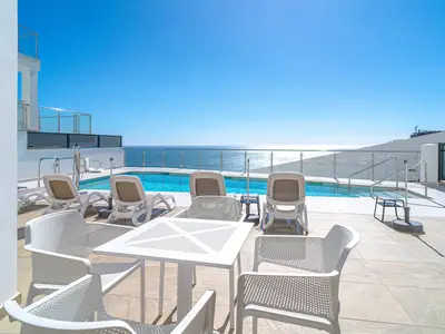 PoolOfHouse