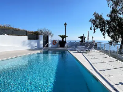 PoolOfHouse