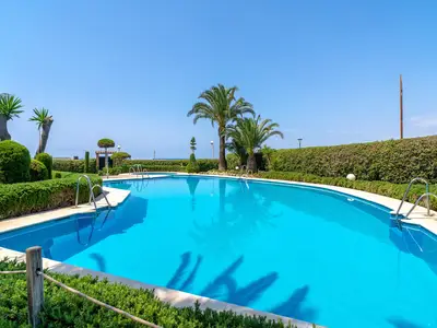 PoolOfHouse