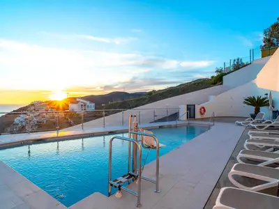 PoolOfHouse