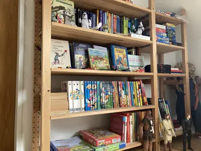 Kinderbücher und Spiele im DG für alle